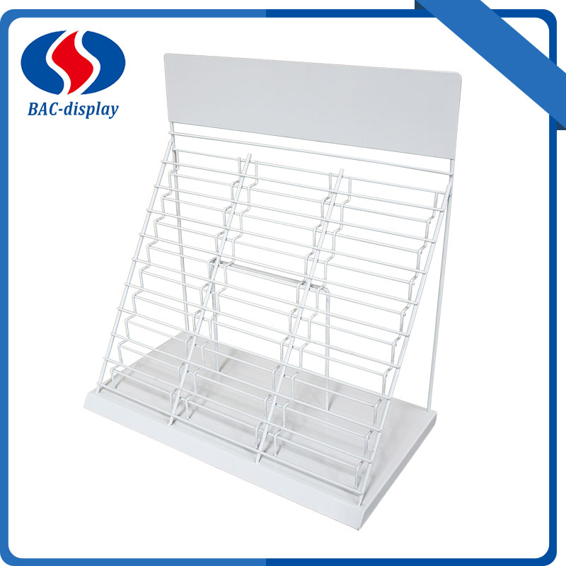 Rack de arame de metal para amostras quadradas de madeira